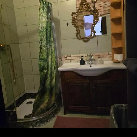 Apollo Hostel Pokoje 2-5 Osobowe Szklary-Huta26 Зомбковице-Слёнске