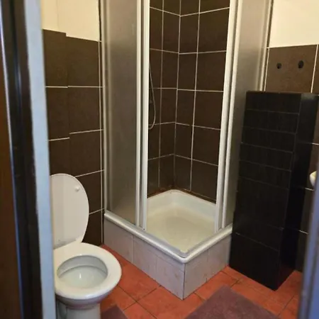 Apollo Hostel Pokoje 2-5 Osobowe Szklary-Huta26 Хостел Зомбковице-Слёнске