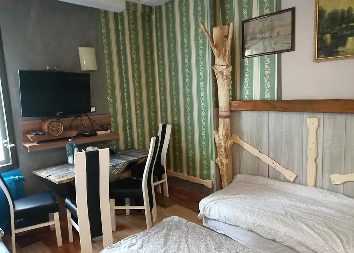 Apollo 4 Osobowy Szklary-huta26 Vandrerhjem Zabkowice Slaskie